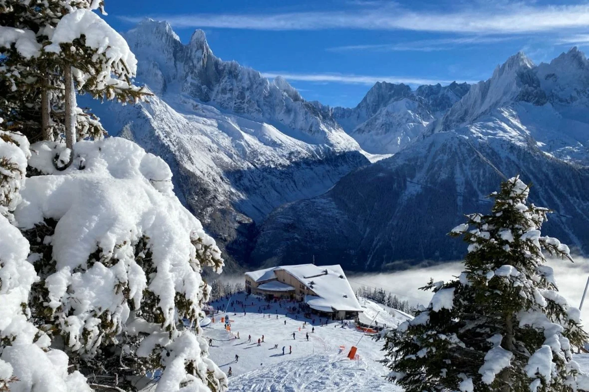 亚洲娱乐 | 柔道体育赛事服务平台推荐霞慕尼勃朗峰滑雪场景